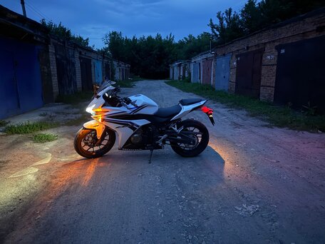2017 Honda CBR 400R, белый, 570000 рублей, вид 3