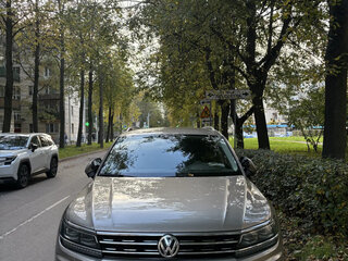 2019 Volkswagen Tiguan II, бежевый, 3000000 рублей, вид 1