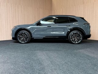2026 Porsche Cayenne Electric IV, серый, 19870000 рублей, вид 2