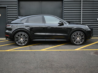 2025 Porsche Cayenne Coupé III Рестайлинг, чёрный, 18600000 рублей, вид 4