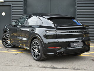 2026 Porsche Cayenne GTS Coupé III Рестайлинг, чёрный, 25700000 рублей, вид 3