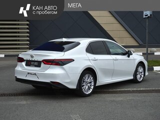 2021 Toyota Camry VIII (XV70) Рестайлинг, белый, 3250000 рублей, вид 2