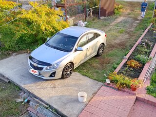 2014 Chevrolet Cruze I Рестайлинг, серебристый, 660000 рублей, вид 3