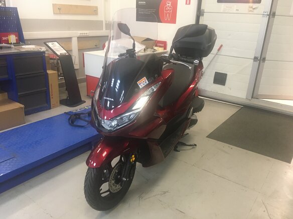 2021 Honda PCX 125, красный, 325000 рублей - вид 10
