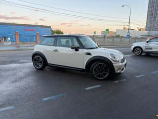 2011 Mini Hatch Cooper II (R56) Рестайлинг, белый, 900000 рублей, вид 4