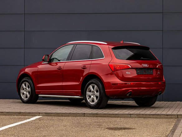 2010 Audi Q5 I (8R), красный, 1395000 рублей - вид 8
