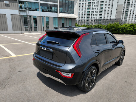 2023 Kia Niro II, серый, 2230000 рублей, вид 4