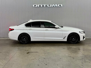2021 BMW 5 серии 520d xDrive VII (G30/G31/G38) Рестайлинг, белый, 3977000 рублей, вид 4