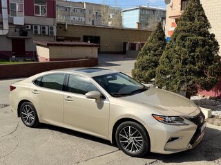 2016 Lexus ES 250 VI Рестайлинг, золотистый, 4550000 рублей, вид 4