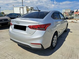 2020 Hyundai Solaris II Рестайлинг, серебристый, 860000 рублей, вид 4