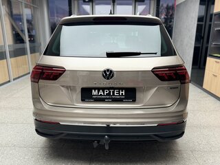 2021 Volkswagen Tiguan II Рестайлинг, коричневый, 2570000 рублей, вид 5