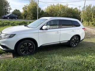 2016 Mitsubishi Outlander III Рестайлинг 2, белый, 1900000 рублей, вид 4