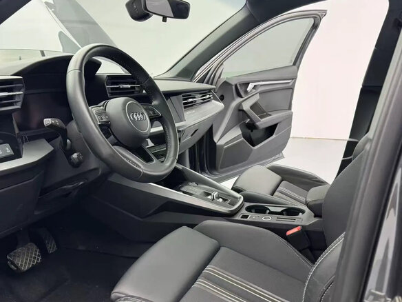 2022 Audi A3 35 TFSI IV (8Y), серый, 2140000 рублей - вид 3