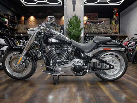 2026 Harley-Davidson Fat Boy, чёрный, 3290000 рублей - вид 25