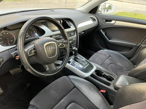 2011 Audi A4 IV (B8), белый - вид 4
