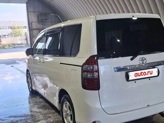 2012 Toyota Noah II (R70), белый, 1050000 рублей, вид 4