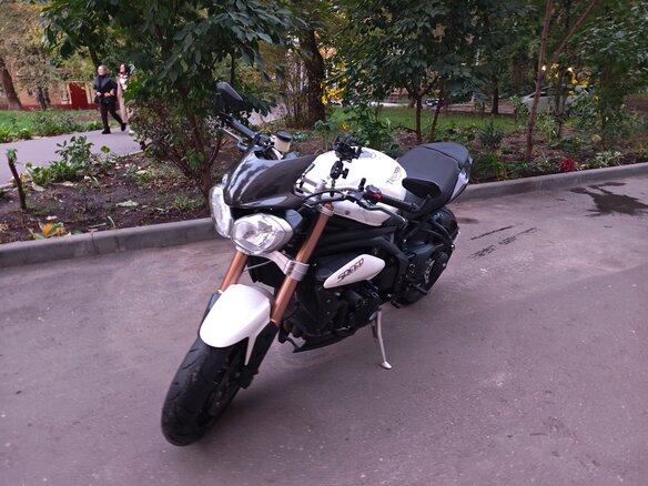 2011 Triumph Speed Triple, белый, 650000 рублей - вид 2