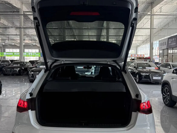 2023 Audi A3 Sportback 35 TFSI IV (8Y), белый, 1980500 рублей - вид 12