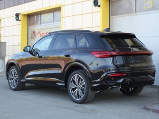 2025 Audi Q5 L III (GU), чёрный, 5885000 рублей, вид 4
