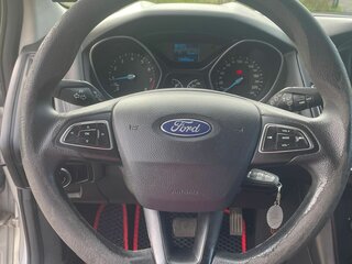 2017 Ford Focus III Рестайлинг, серебристый, 950000 рублей, вид 5