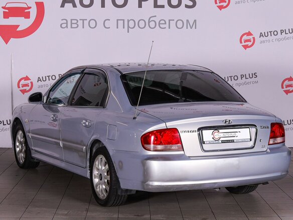 2010 Hyundai Sonata ТагАЗ IV (EF) Рестайлинг, серебристый - вид 1
