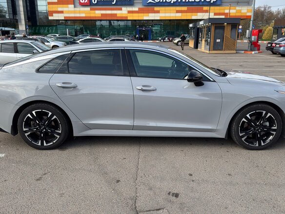 2021 Kia K5 III, серый, 2400000 рублей - вид 6