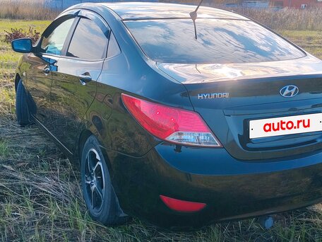 2014 Hyundai Solaris I, чёрный, 730000 рублей, вид 4