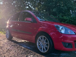2006 Ford Fiesta Mk5, красный, 400000 рублей, вид 4