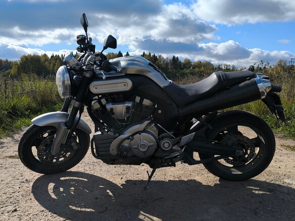2005 Yamaha MT-01, серебристый, 500000 рублей