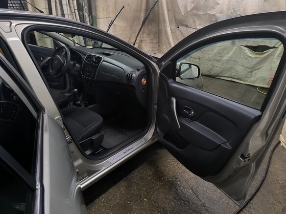 2017 Renault Logan II, золотистый, 800000 рублей - вид 16