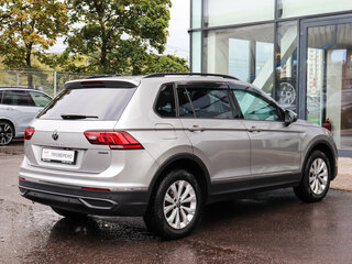 2021 Volkswagen Tiguan II Рестайлинг, серебристый, 2600000 рублей, вид 4