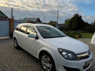 2010 Opel Astra H Рестайлинг, белый, 420000 рублей, вид 2