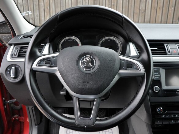 2016 Skoda Rapid I, красный, 980000 рублей - вид 16