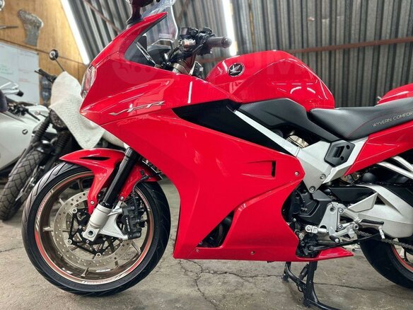 2014 Honda VFR 800, красный, 910000 рублей - вид 24