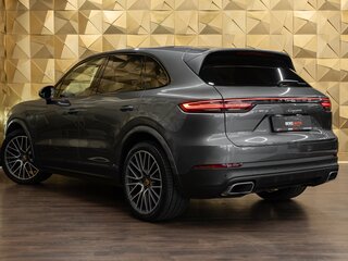 2020 Porsche Cayenne III, серый, 5100000 рублей, вид 2