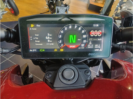 2026 Ducati XDiavel V4, красный, 2900000 рублей, вид 3