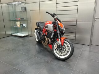 2013 Ducati Diavel, красный, 1000000 рублей, вид 3