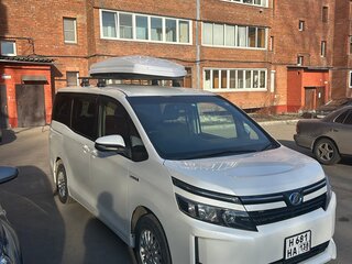 2014 Toyota Voxy III (R80), белый, 1720000 рублей, вид 2