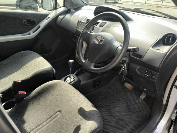 2009 Toyota Vitz II (XP90), серебристый - вид 23