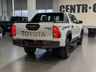 2025 Toyota Hilux VIII Рестайлинг 2, белый, 7790000 рублей, вид 4