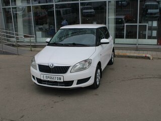 2013 Skoda Fabia II Рестайлинг, белый, 392000 рублей, вид 1
