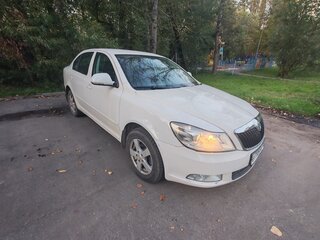 2011 Skoda Octavia II (A5) Рестайлинг, белый, 525000 рублей, вид 3