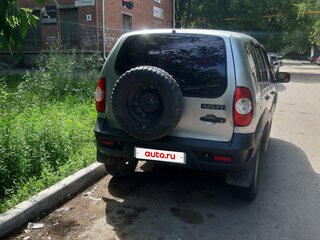 2012 Chevrolet Niva I Рестайлинг, серебристый, 410000 рублей, вид 3