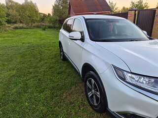 2018 Mitsubishi Outlander III Рестайлинг 2, белый, 1850000 рублей, вид 1