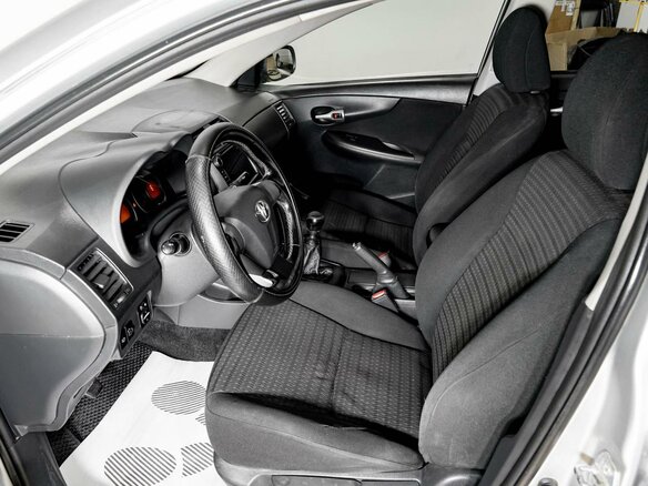 2010 Toyota Corolla X (E140, E150), серебристый - вид 4