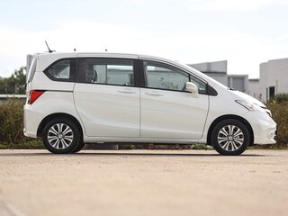 2016 Honda Freed I Рестайлинг 2, белый, 948000 рублей, вид 4