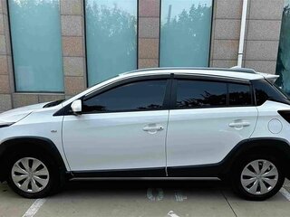 2022 Toyota Yaris L X XP150 Рестайлинг, белый, 1210000 рублей, вид 5