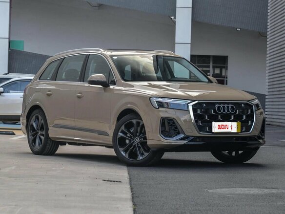 2025 Audi Q7 55 TFSI II (4M) Рестайлинг 2, бежевый, 13100000 рублей - вид 3