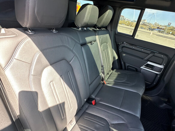 2021 Land Rover Defender 110 II, чёрный, 6300000 рублей - вид 25