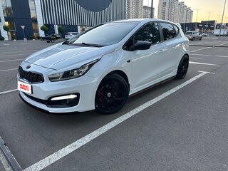 2018 Kia Ceed II Рестайлинг, белый, 1610000 рублей, вид 1